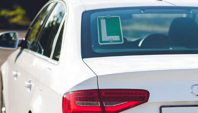 DGT Bevestigt: Geen plannen om de rijleeftijd te verlagen naar 17 jaar in Spanje of de Canarische Eilanden