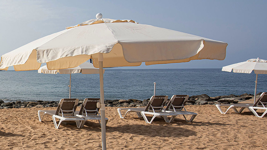 Meer dan 10 stranden getroffen en gesloten vanwege gele vette klonten!