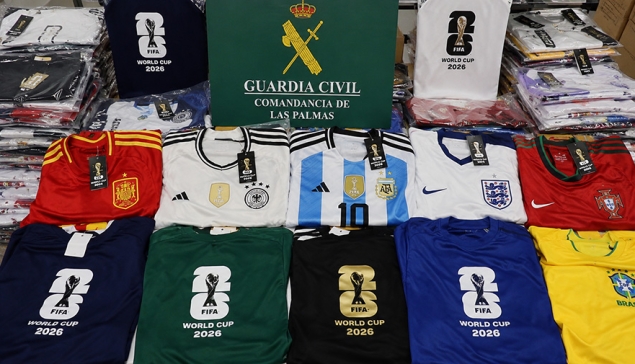 Meer dan 1.200 nep-WK-voetbalshirts in beslag genomen op Gran Canaria